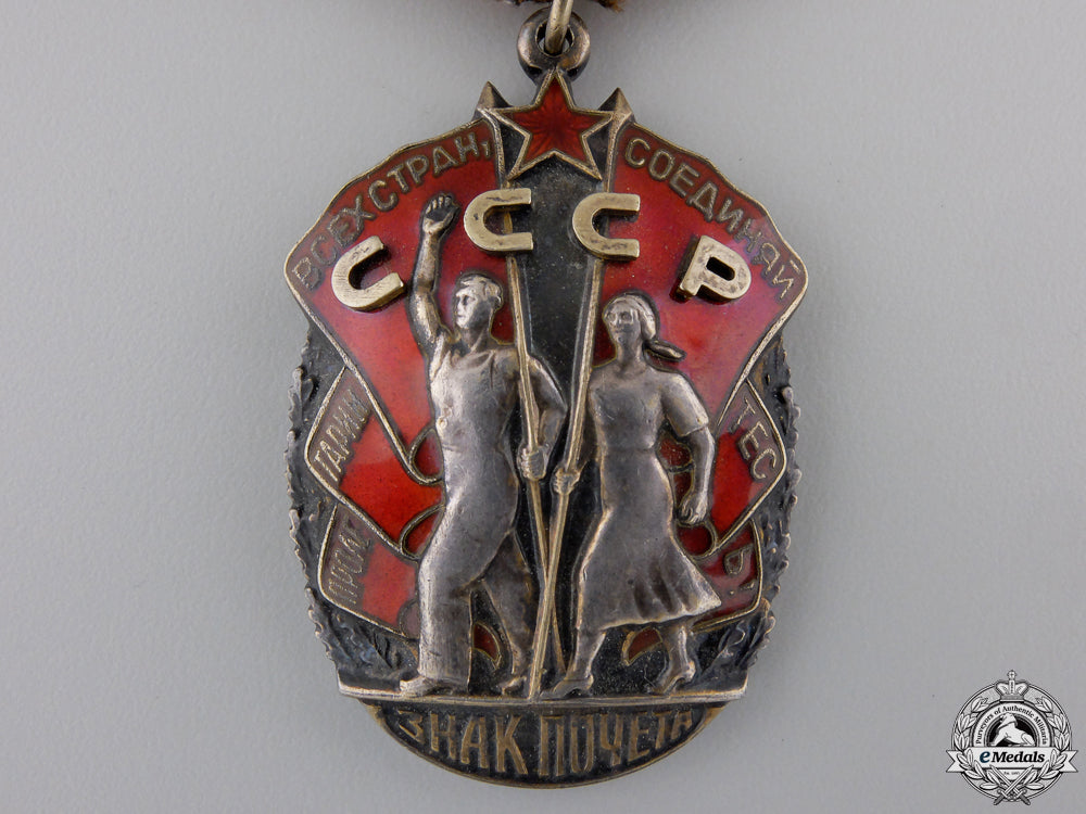 a_soviet_russia_order_of_the_badge_of_honour;_type_iv_img_02.jpg5538f0a5ea5a8