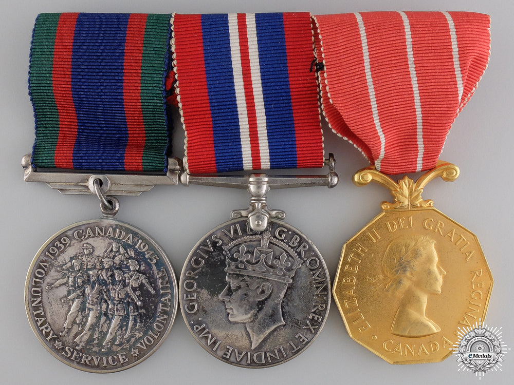 a_second_war_rcaf_medal_group_to_squadron_leader_macdonald_img_02.jpg54b80a45c81b1