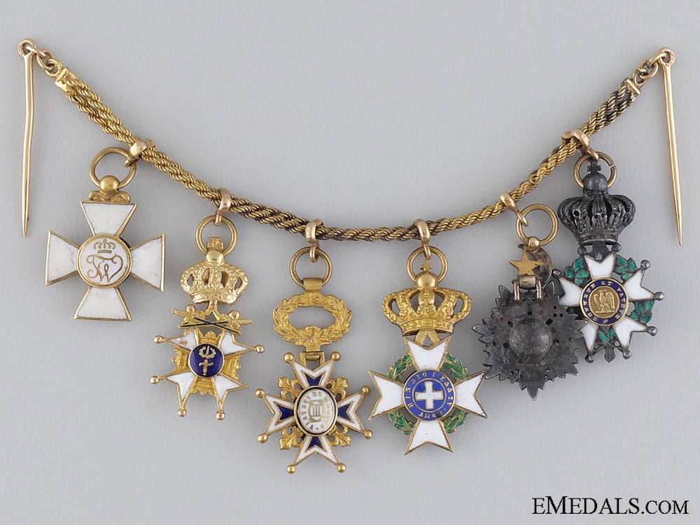 an_early&_attractive_diplomatic_miniature_chain_in_gold_img_02.jpg53fe21e0cc2cd