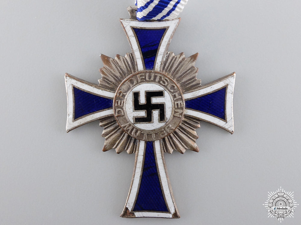 a_silver_grade_german_mother's_cross_img_02.jpg547e1d577cfd9