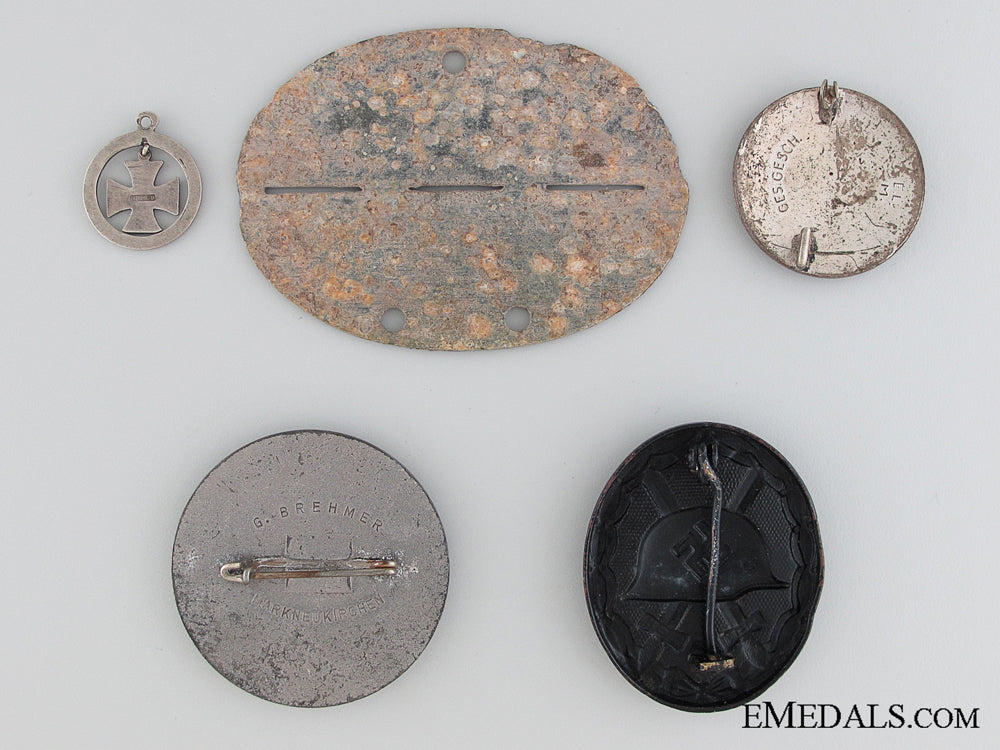 lot_of_five_badges_and_tags_img_02.jpg52ed3436cd776