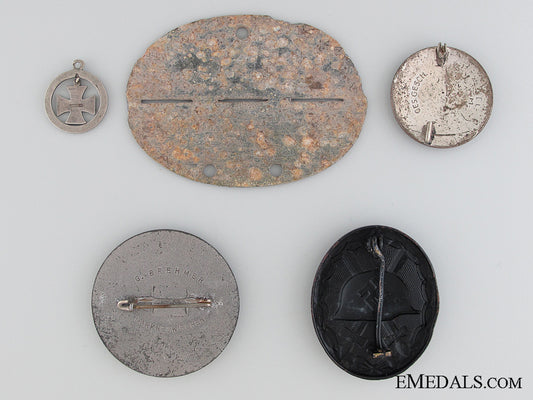 lot_of_five_badges_and_tags_img_02.jpg52ed3436cd776