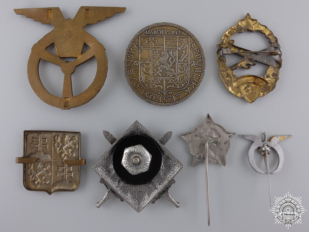 a_set_of_seven_czechoslovakian_badges_and_insignia_img_02.jpg54dbafee88000
