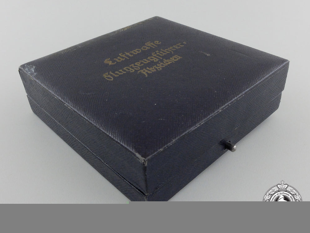 an_early_cased_luftwaffe_pilot's_badge_by_gebrder_wegerhof_img_02.jpg55cf523842026