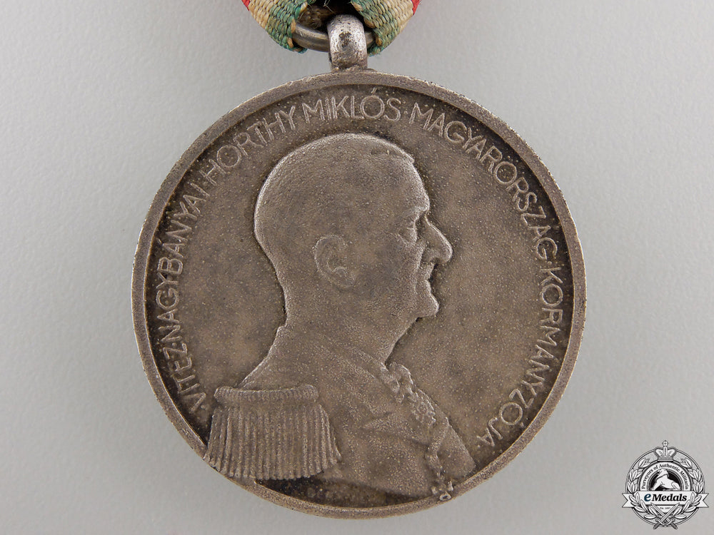 a_second_war_hungarian_bravery_medal;_silver_grade_img_02.jpg5575d00d3c20a_1