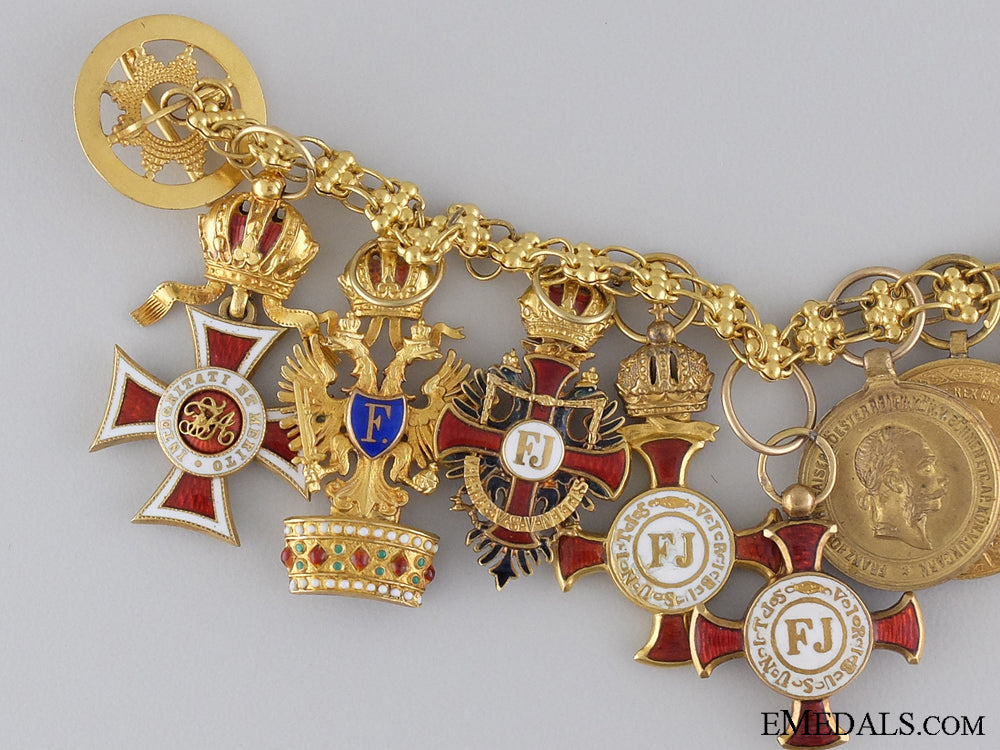 a_fine_set_of11_miniatures_on_a_gold_chain1900-1910_img_02.jpg53ff7f6f26bba