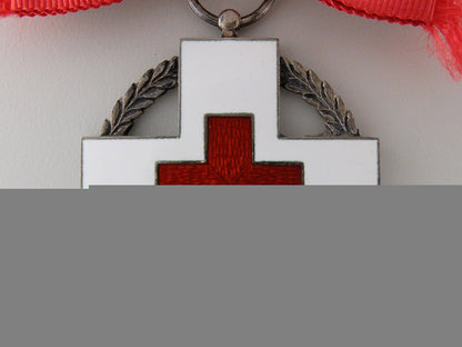denmark,_kingdom._a_red_cross_decoration,_ladies_version,_c.1945_img_02.jpg5575d6e57cdcd