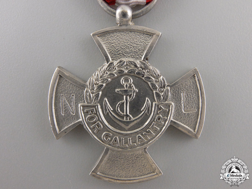 a_rare1944_sea_cadet_gallantry_cross_for_water_rescue_in_whitby_harbour_img_02.jpg553e38d2dca76
