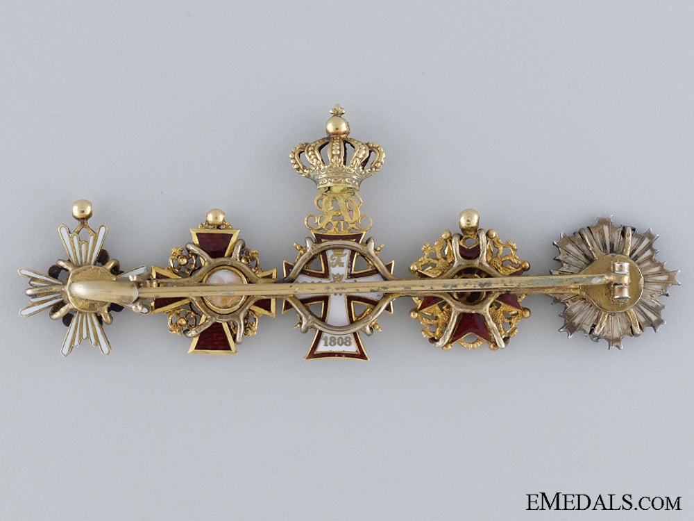 a_diplomat's_exqusite_gold_miniature_set_of_international_orders_img_02.jpg53a08154310e1