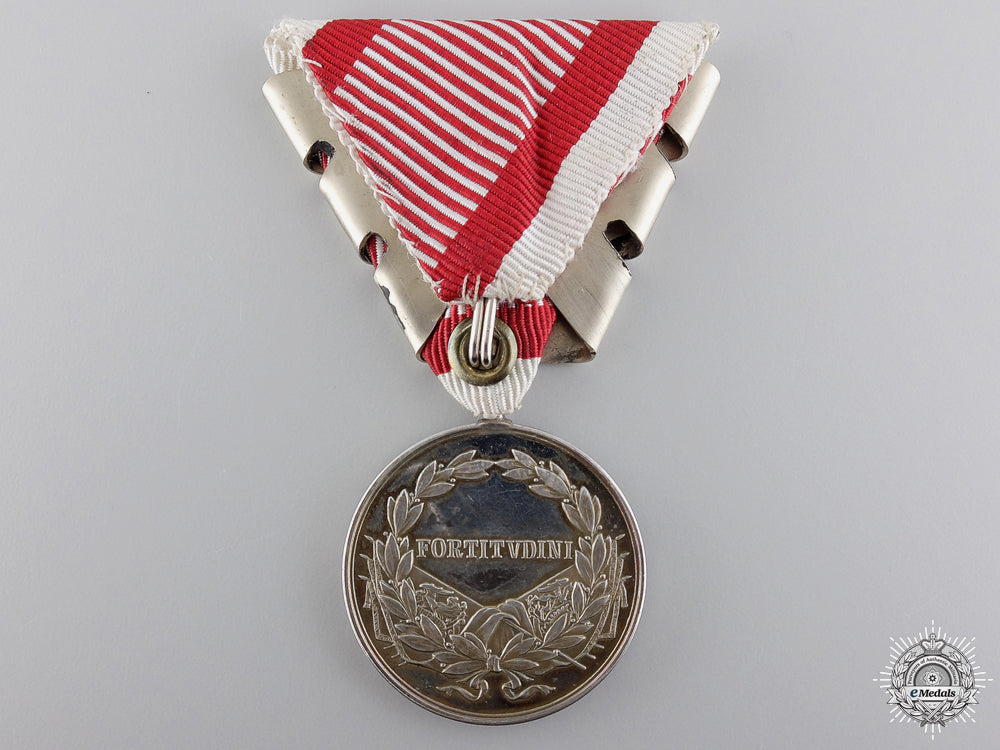 an_austrian_silver_bravery_medal;_first_class_img_02.jpg5485f7c8de5f7