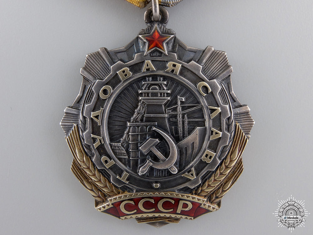 a_soviet_order_of_labour;_third_class_by_monetny_dvor_img_02.jpg54cfead9d9742