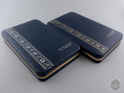 two_american_merit_medals_with_case_img_02.jpg54a810c99bed9