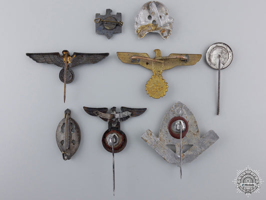 a_lot_of8_third_reich_period_insignia_img_02.jpg54de3988261c4