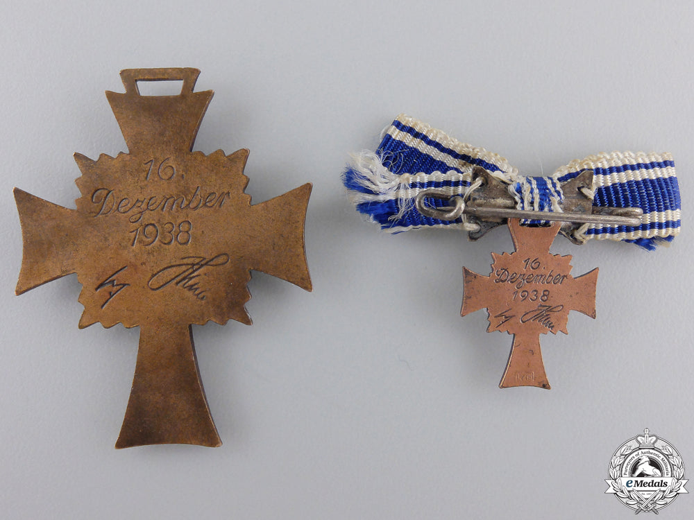 a_german_mother's_cross;_bronze_grade_with_miniature_img_02.jpg55b7c0439e3f6