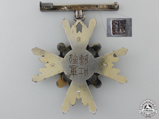 japan,_empire._an_order_of_the_sacred_treasure,_ladies_iii_class_badge,_c.1935_img_02.jpg55b3b6e9a77f5_1