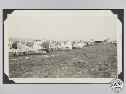 six1934_mounted_toronto_flying_club_photographs_img_02.jpg558ac07a6b3be