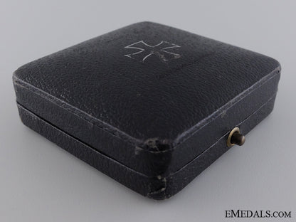 a_cased_iron_cross_first_class_by_klein&_quenzer_img_02.jpg54452c2e6c252