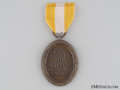 west_wall_medal_img_02.jpg534c051a354fe