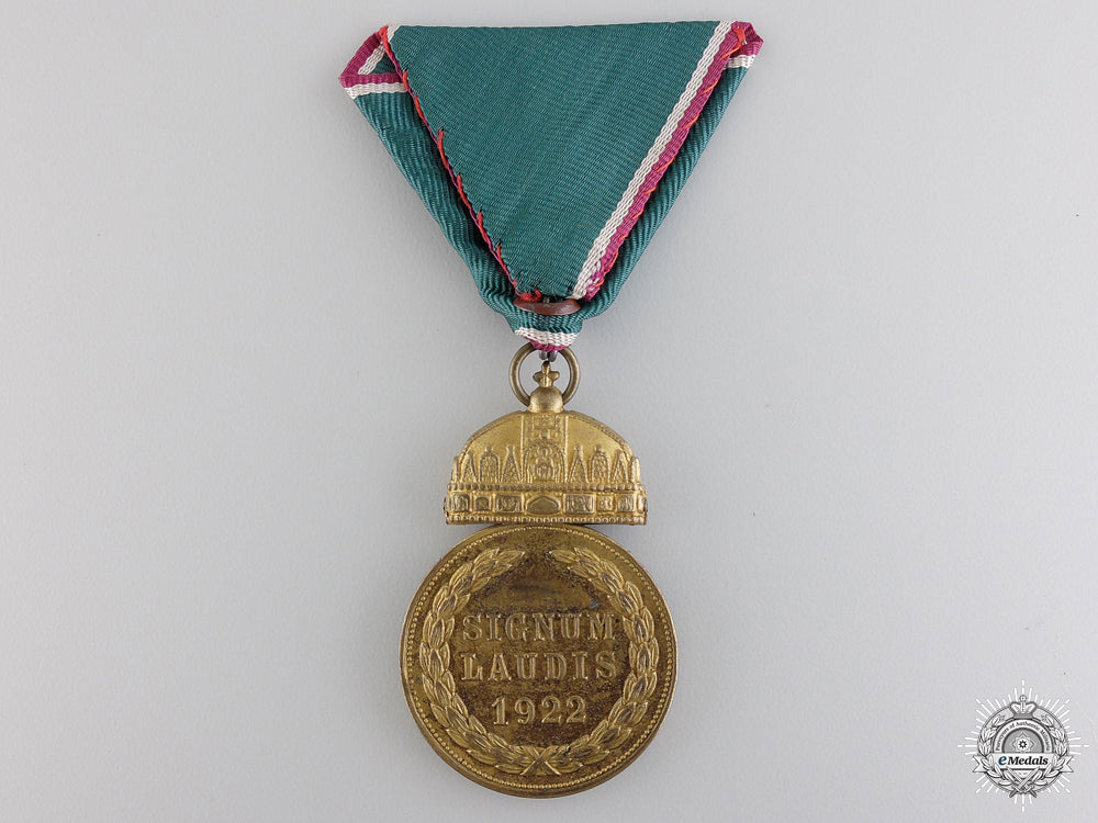 a1922_hungarian_officer’s_merit_medal_img_02.jpg54773eeeea1e2