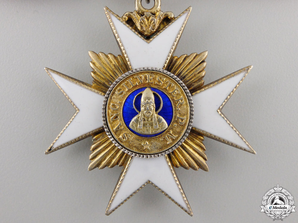 vatican._an_order_of_saint_sylvester,_dame,_by_tanfani_bertarello_img_02.jpg5581a31d20054_1