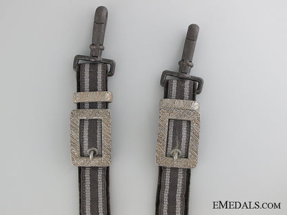 a_set_of_luftwaffe_dagger_hangers_img_02.jpg53206a49ca8da