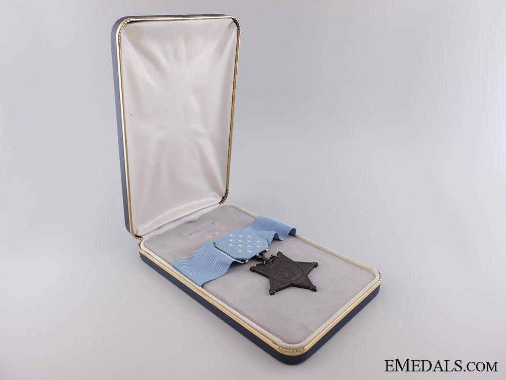 united_states._an_american_navy_issue_medal_of_honor;1964-_present_img_03.jpg543ec99478d90