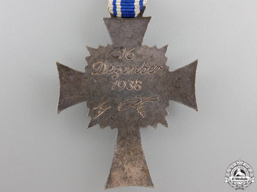 a_silver_grade_mother's_cross_img_03.jpg55a6ac075b5e3