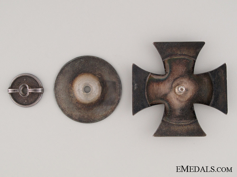 a_fine_quality_screw_back_iron_cross1_st_class1914_img_03.jpg52ec109bb02b6