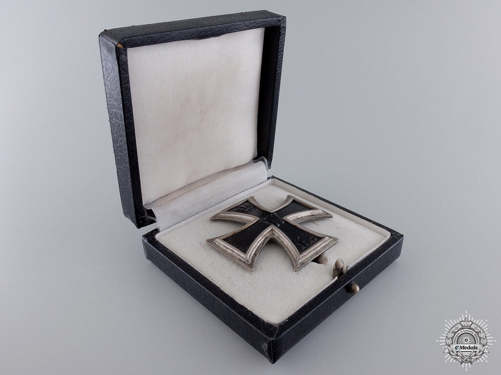 a_first_war_iron_cross_first_class1914;800_silver_with_case_img_03.jpg54ba9003cb459