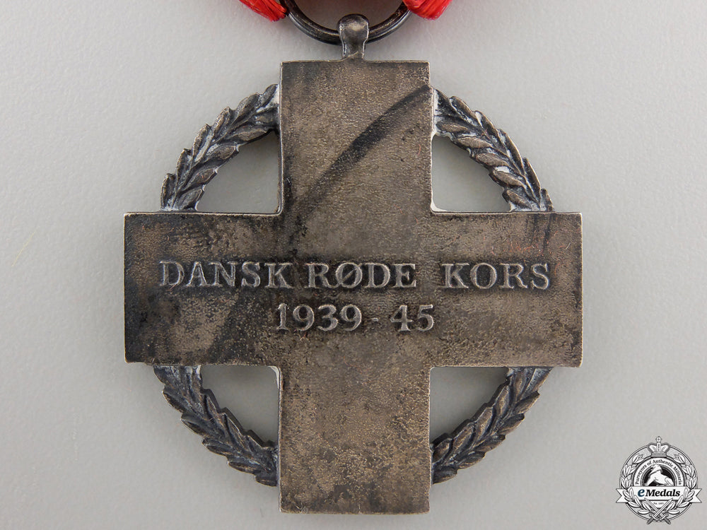 netherlands,_kingdom._a_red_cross_decoration,_c.1945_img_03.jpg557b0678b3edf_1