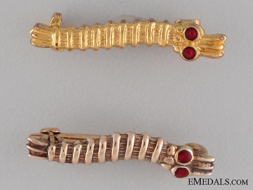 two_caterpillar_club_pins_to_sgt._watson_raf_img_03.jpg5307babd68147