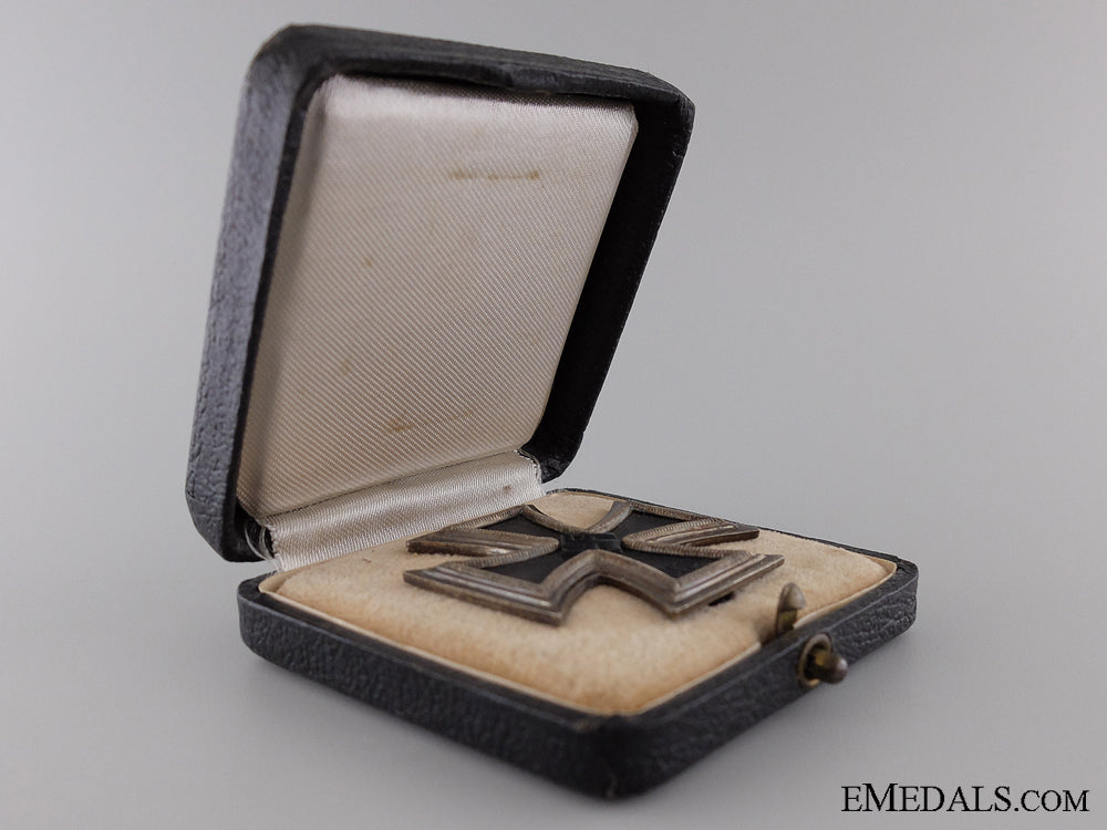 1939_first_class_iron_cross_with_case_of_issue_img_03.jpg53e3b1f60df01