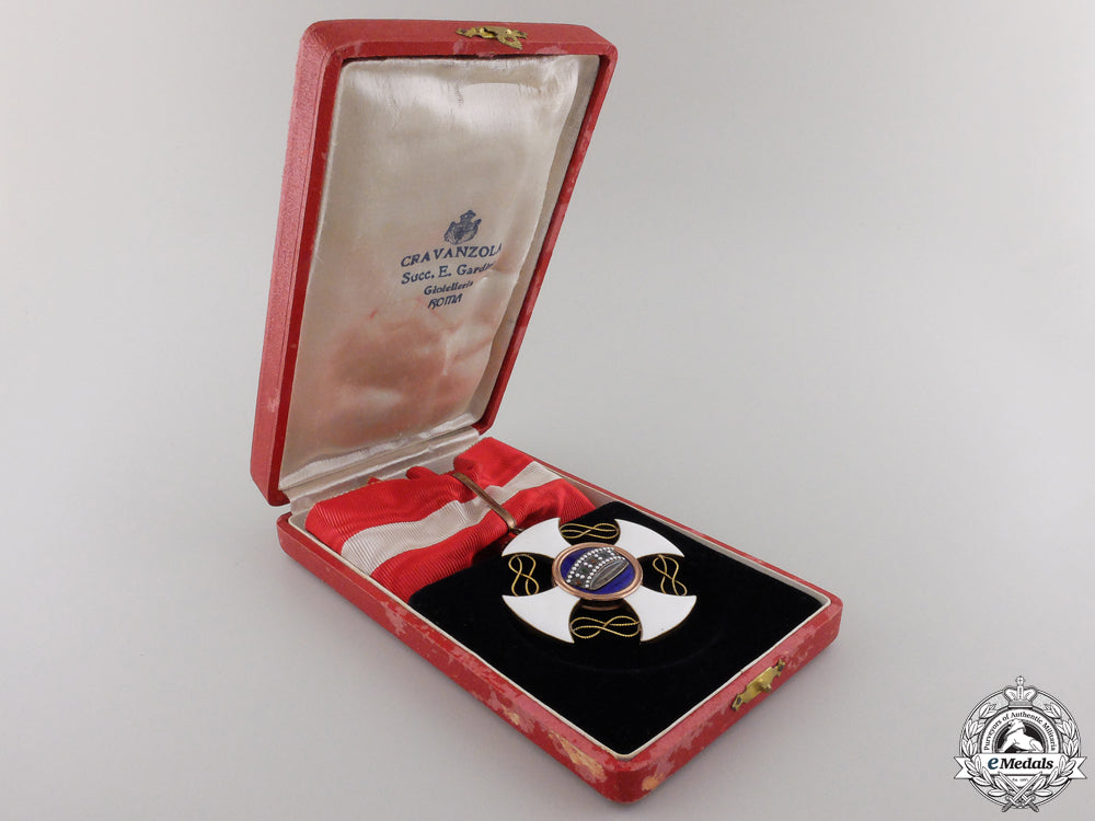 italy,_kingdom._an_order_of_the_crown_in_gold,_commander's_cross_with_case,_c.1918_img_03.jpg5575c1659c914_1