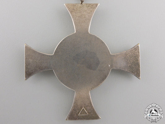 a_german_red_cross_sister_cross;_first_model_img_03.jpg5550fd0caea43