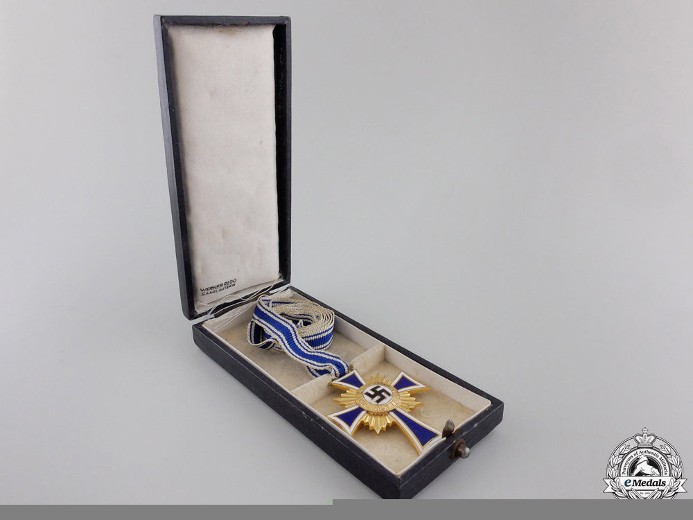 a_gold_grade_german_mother's_cross_with_case_by_werner_redo_img_03.jpg554b77c23ed32