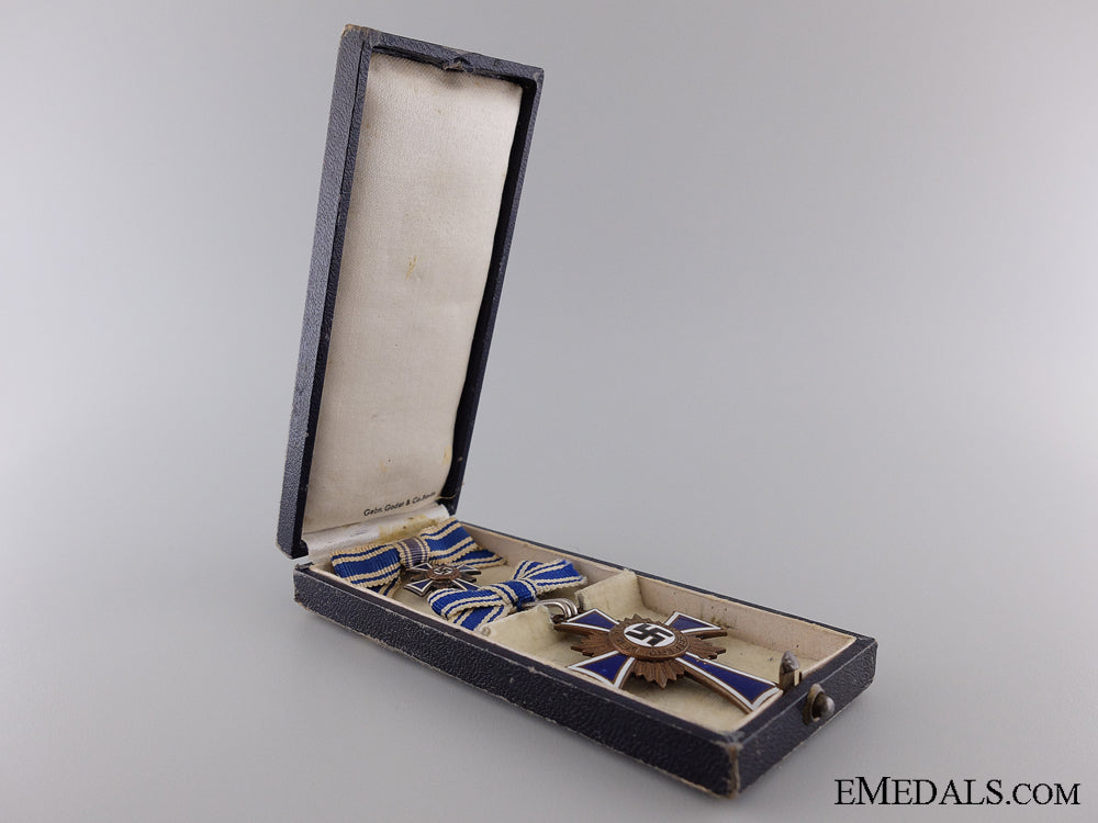a_bronze_grade_mother's_cross;_fullsize_and_miniature_img_03.jpg53e242739c5ae