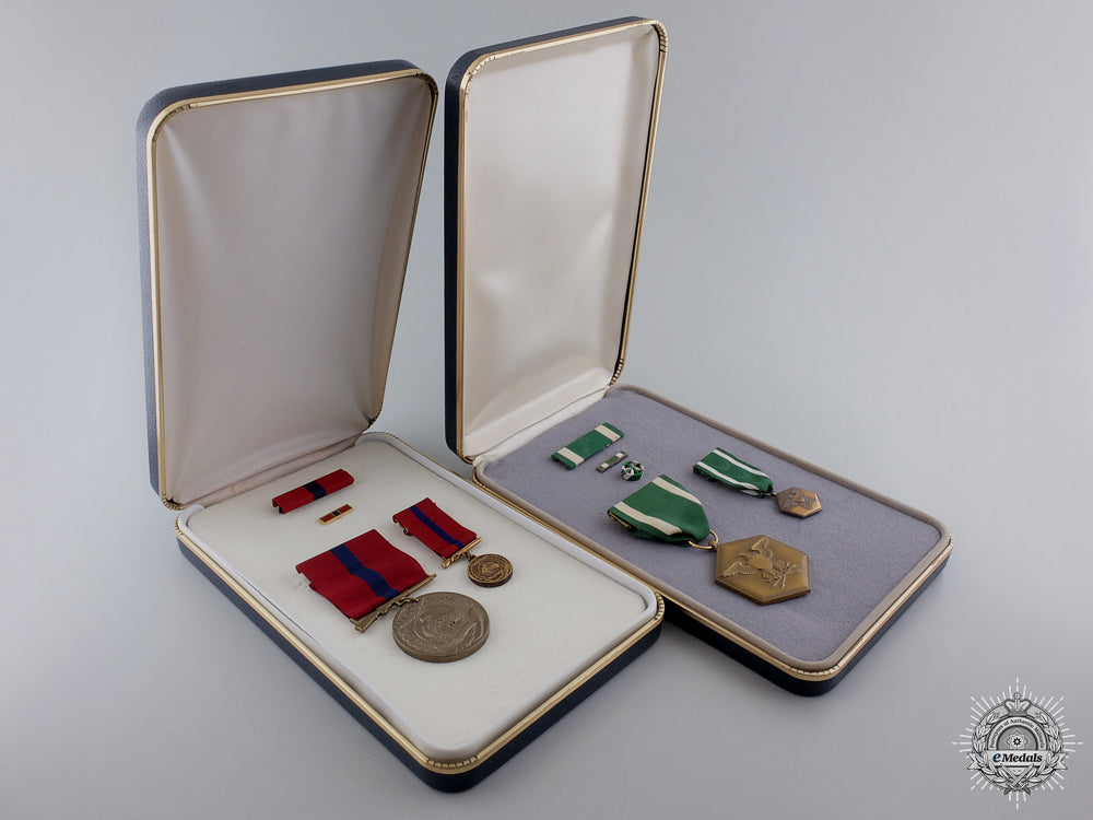 two_american_merit_medals_with_case_img_03.jpg54a811693dc2c