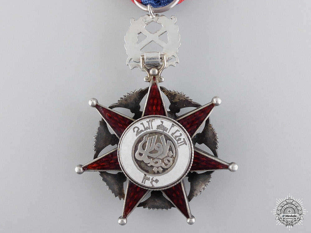 an_iraqi_order_of_el_rafidian_with_swords;5_th_class_img_03.jpg54c6a687c85b6