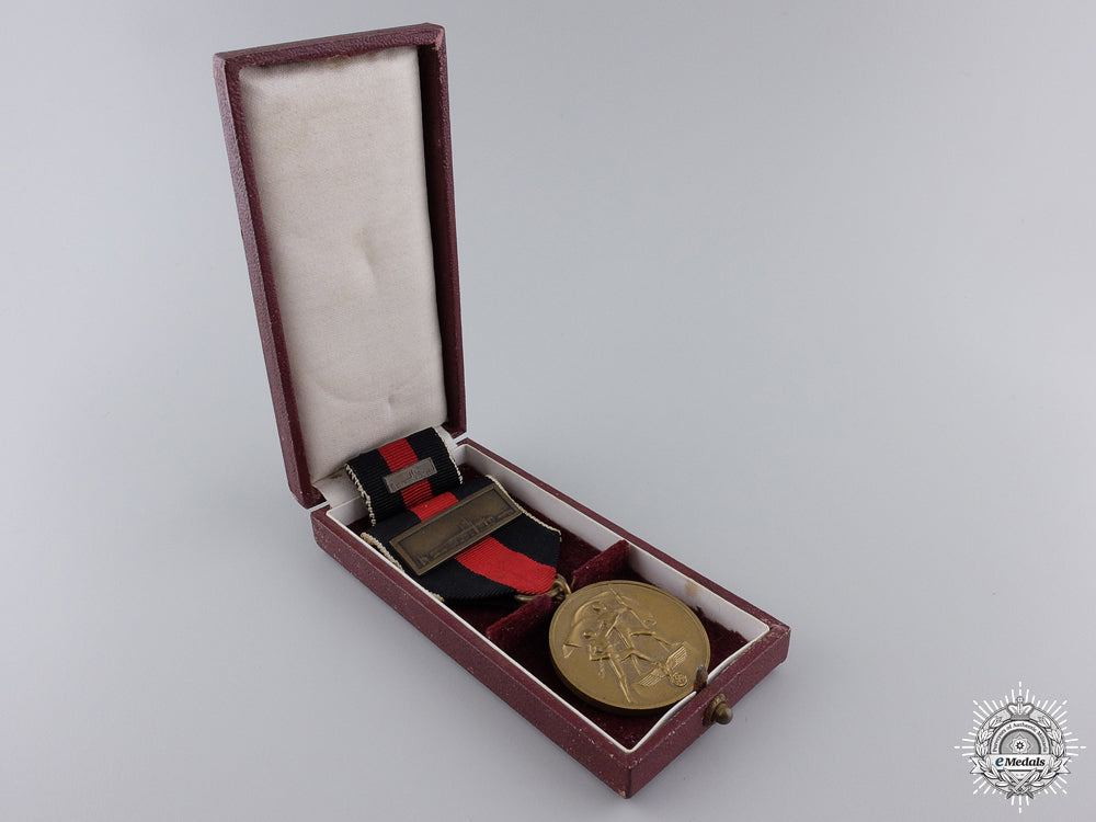 a_commemorative_medal_october1_st1938_with_prague_bar&_case_img_03.jpg54e783e36b8e7