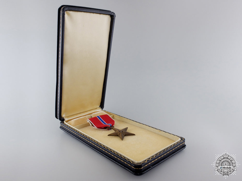 an_american_second_war_bronze_star_with_case_img_03.jpg54905b8236547