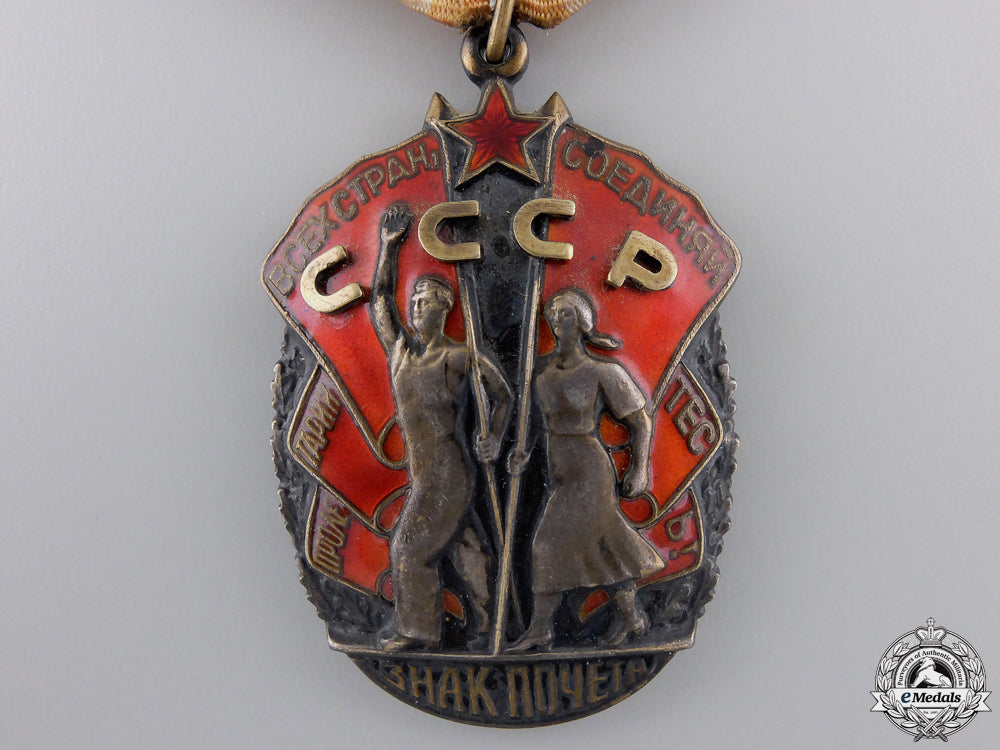 a_soviet_order_of_the_badge_of_honour,_type_iv_with_award_booklet_img_03.jpg55195258818a8