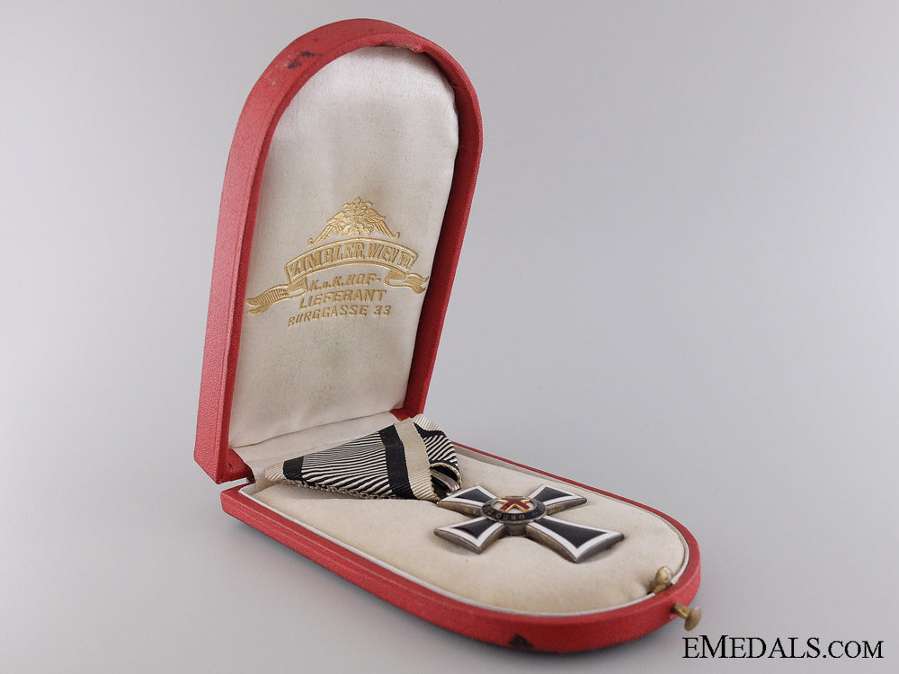 an_austrian_marian_cross_of_the_german_knight_order,_cased_img_03.jpg5448007d0f7df