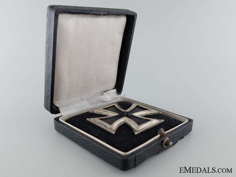1939_first_class_iron_cross;_marked100;_cased_img_03.jpg538cbb702bbb3