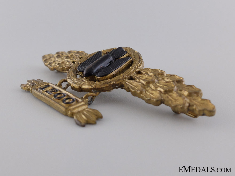 a_gold_bomber_pilot’s_clasp_with1200_hanger_by_m._kunststoff,_gablonz_img_03.jpg53f8a39e309a0