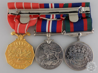 a_second_war_rcaf_medal_group_to_squadron_leader_macdonald_img_03.jpg54b80a6073d5c