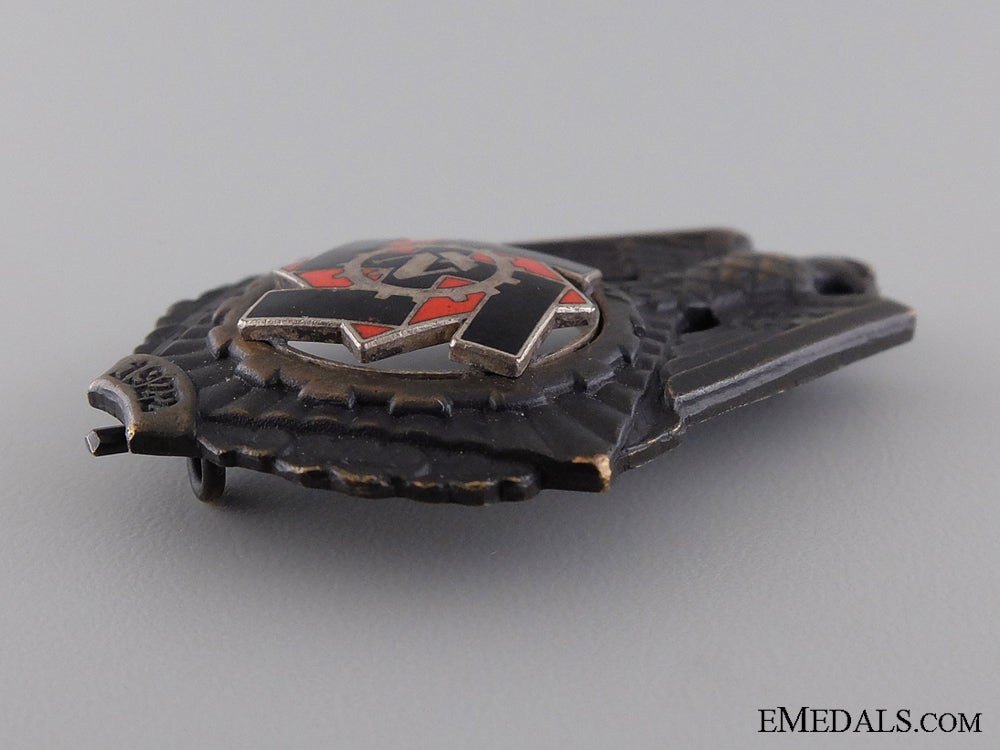 technical_emergency_service_honour_badge_img_03.jpg540ddaf70dfc7