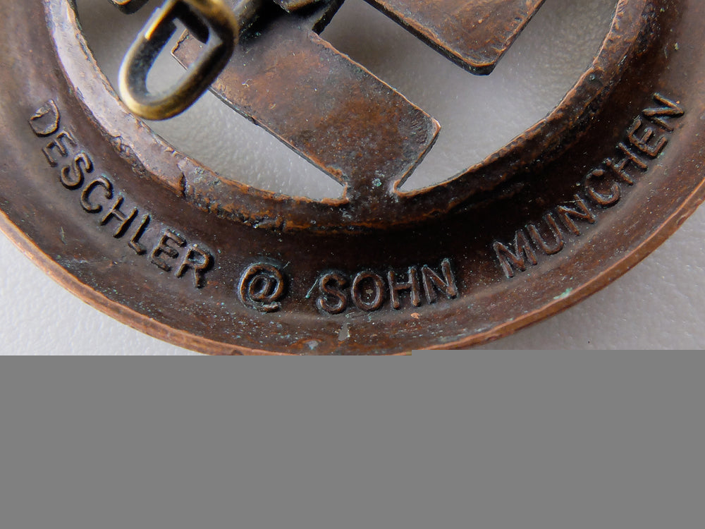 a1933_gau-_münchen_badge_by_deschler&_sohn_img_03.jpg55bba8b7aa1eb