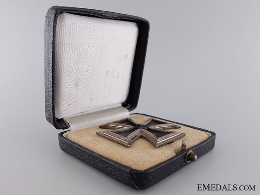 a_cased_iron_cross_first_class1939_by_otto_schickle_img_03.jpg53f6568dc3a87