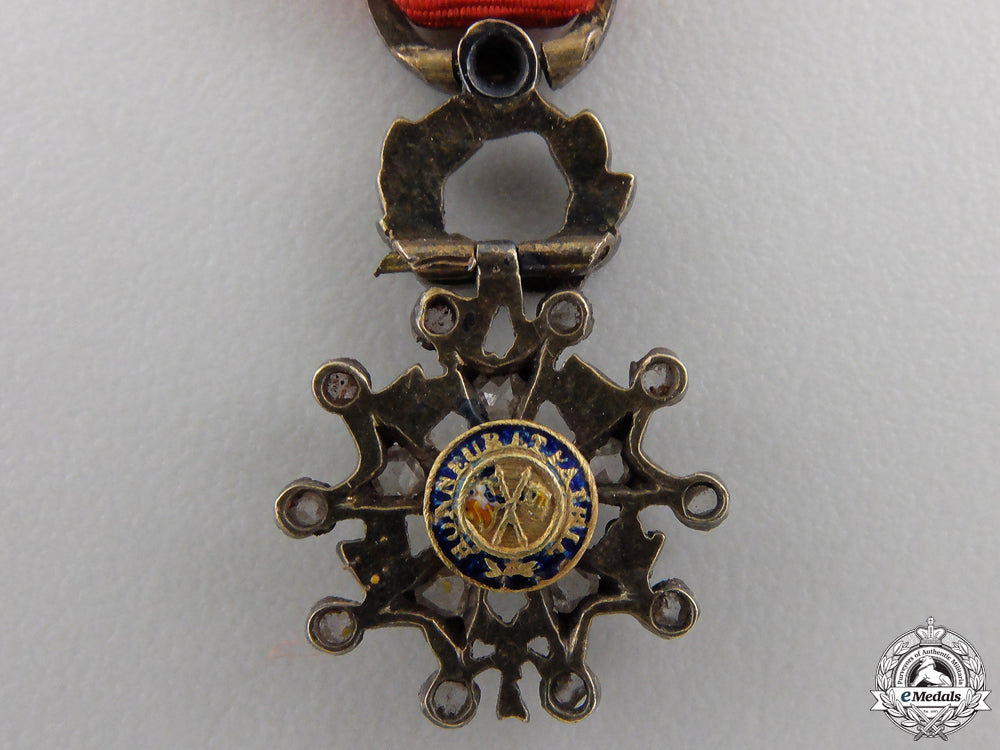 a_miniature_french_legion_d'honneur_in_diamonds_img_03.jpg554137403bc66