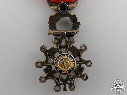 a_miniature_french_legion_d'honneur_in_diamonds_img_03.jpg554137403bc66